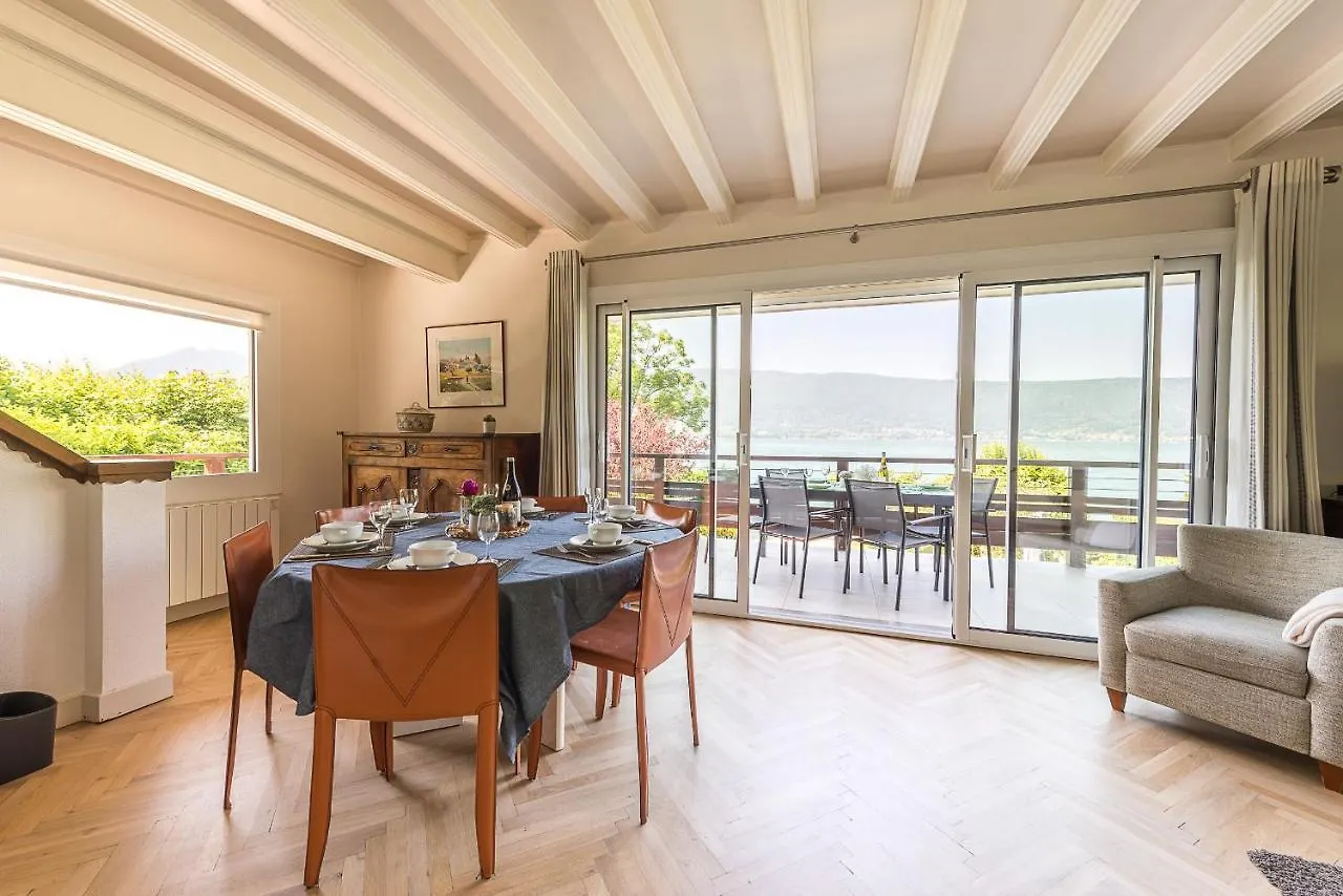 Chalet de Charme: Lakefront Retreat with Private Pontoon Villa Veyrier-du-Lac France